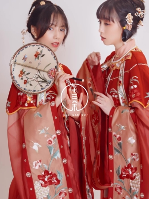 Hanfu Wearing Guide: How to Choose Stand-up Collar and Straight-breasted Hanfu