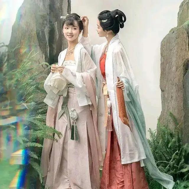 How much do you know about the structure of Hanfu?